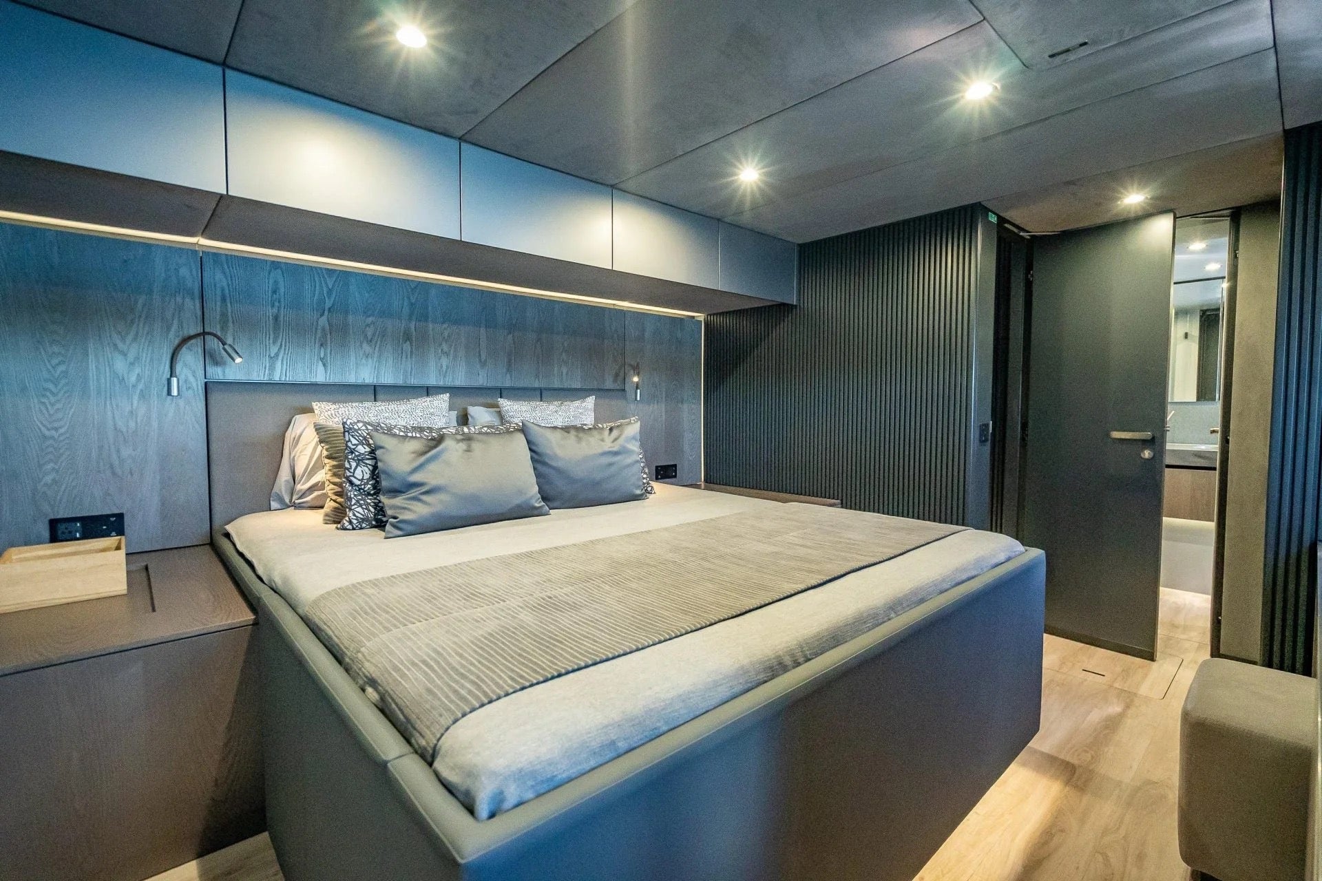 Warrior Flybridge 78